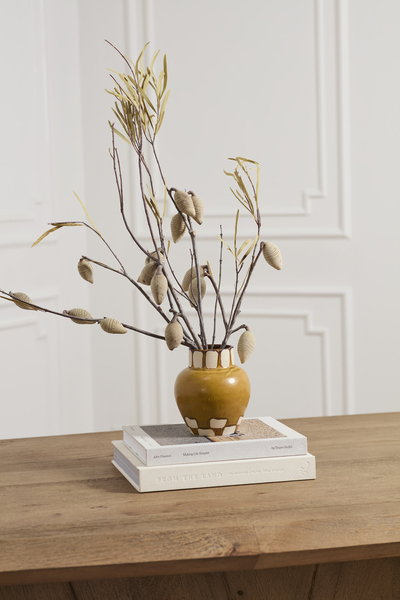 cream accented table top accent